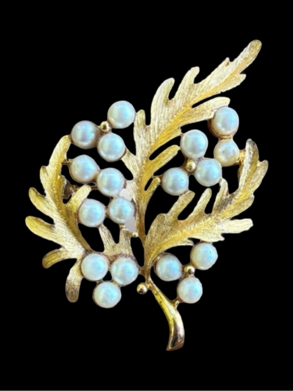 ✨ Vintage Alan J. Signed Gold Tone Leaves & Faux Pearl Berry Brooch Pin